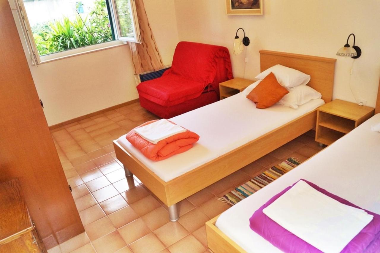Apartments By The Sea Krilo Jesenice, Omis - 15145 เยเซนิเซ ภายนอก รูปภาพ