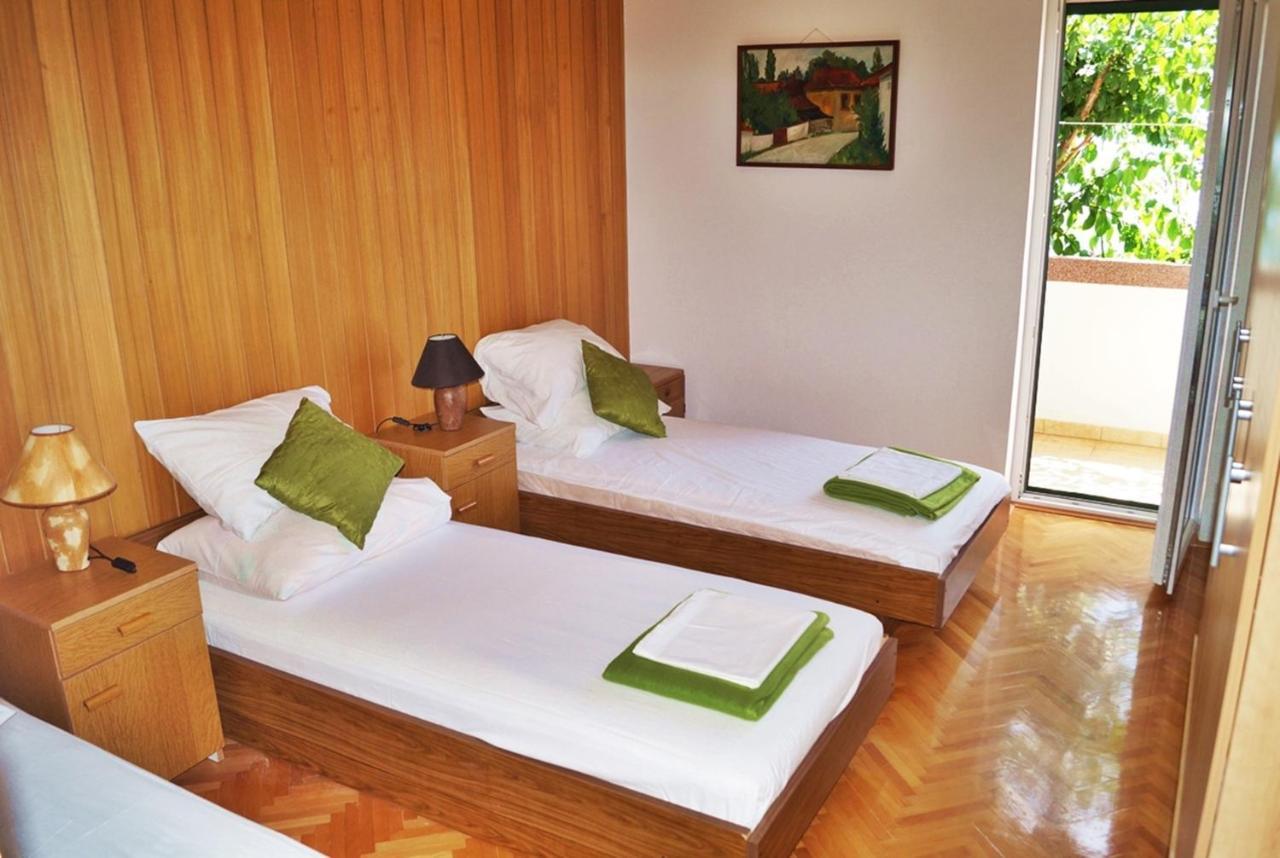 Apartments By The Sea Krilo Jesenice, Omis - 15145 เยเซนิเซ ภายนอก รูปภาพ