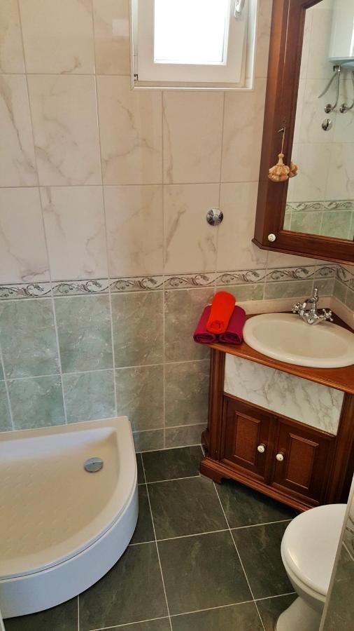Apartments By The Sea Krilo Jesenice, Omis - 15145 เยเซนิเซ ภายนอก รูปภาพ
