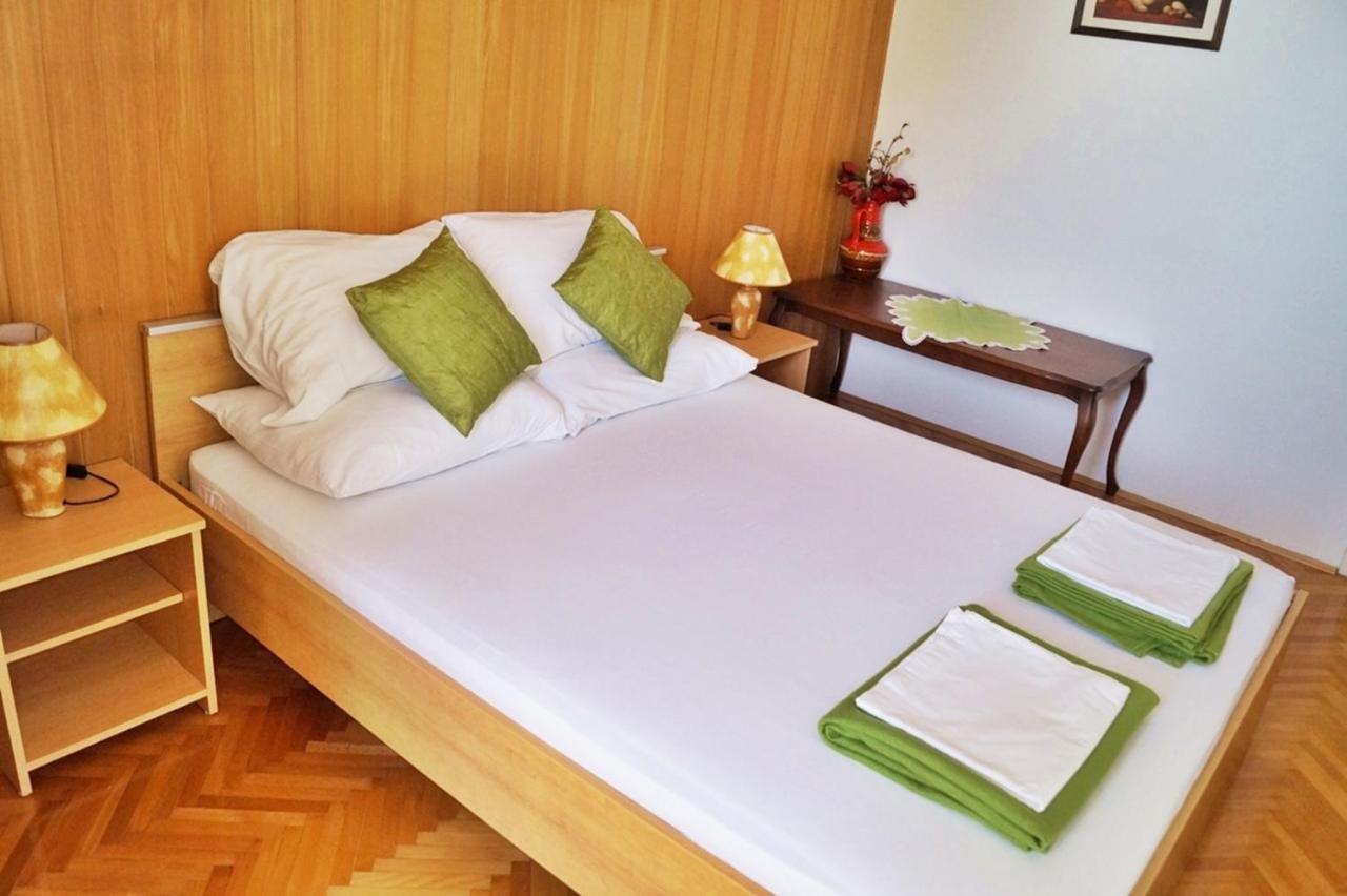 Apartments By The Sea Krilo Jesenice, Omis - 15145 เยเซนิเซ ภายนอก รูปภาพ